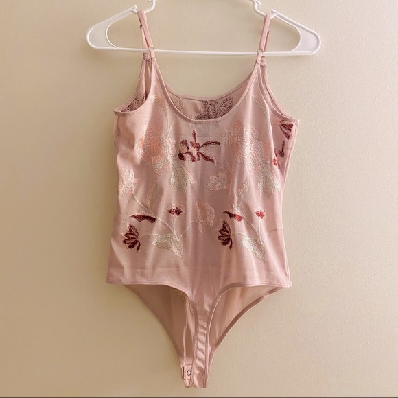 EXPRESS Sheer Floral Bodysuit in Small - Picture 6 of 7